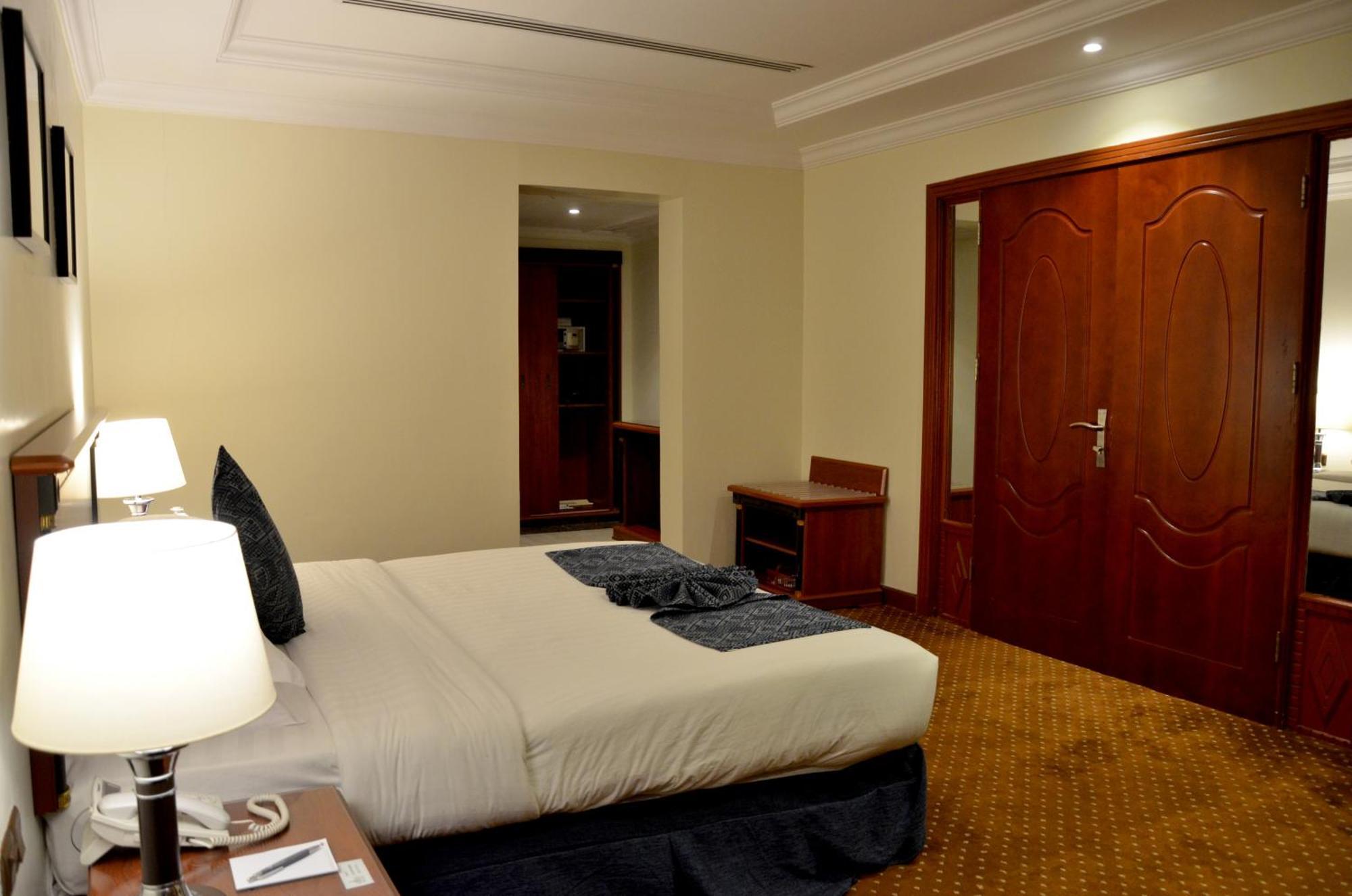 Crown Tower Hotel Jubail Bagian luar foto