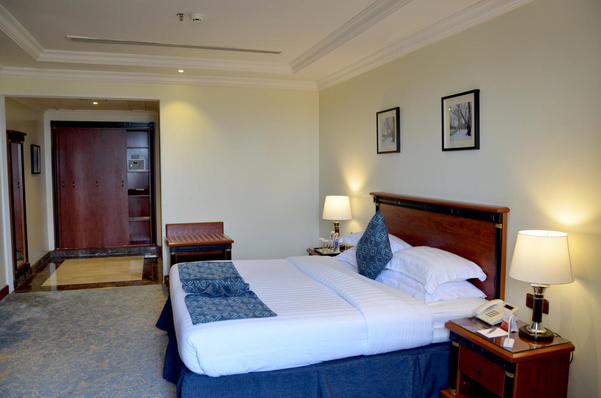 Crown Tower Hotel Jubail Bagian luar foto